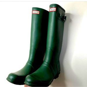 Hunter Orginal Tall Rain Boots Green Women’s 8. Almost new. No scuffs.